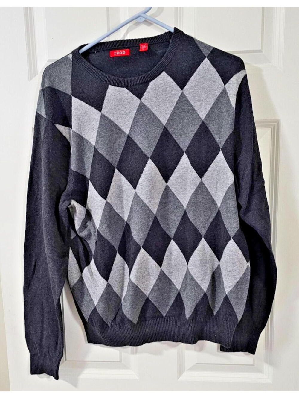 IZOD Men's  Greey Argyle Style crew Neck Long Sleeve Sweater size Medium